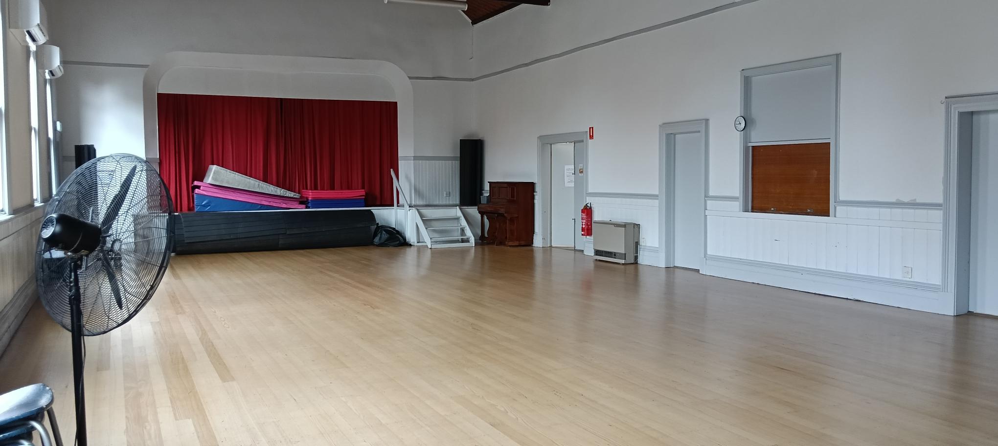 Hall_stage